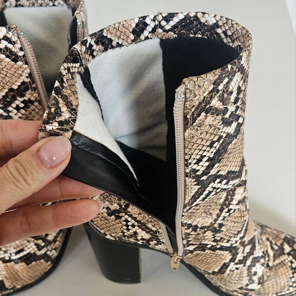Lulus Snakeskin Western Block Heel Booties – Tan/Black – Size 6.5 - Picture 7 of 8